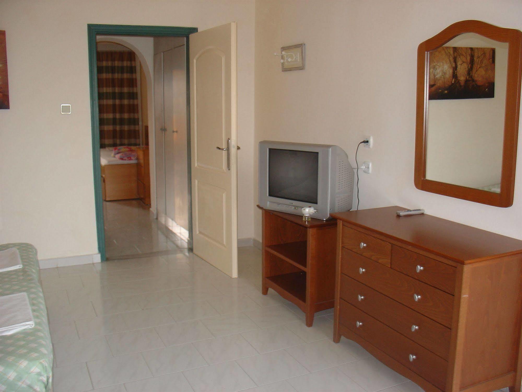 Lyristis Dinos Studios & Apartments Faliraki Eksteriør bilde