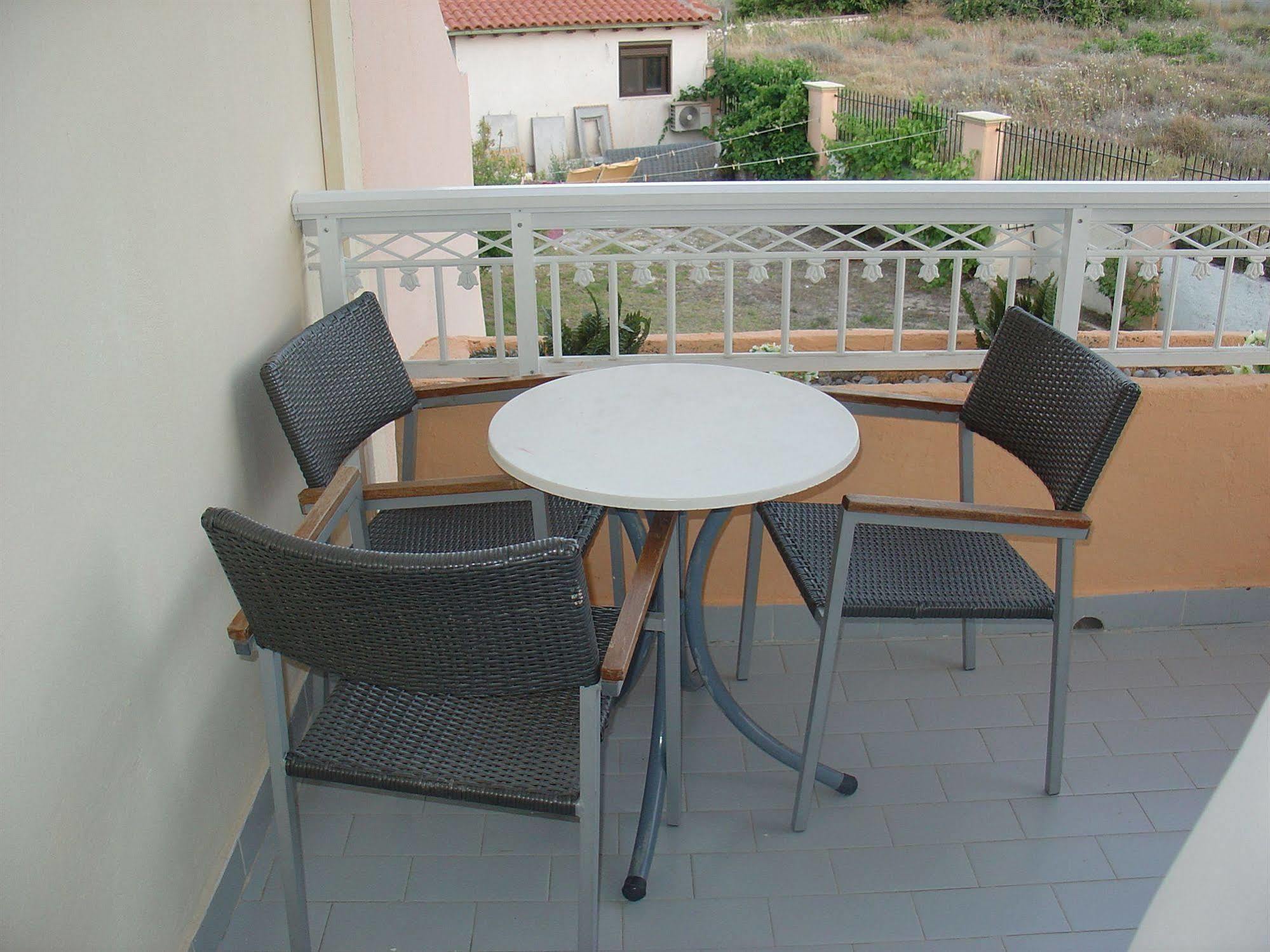 Lyristis Dinos Studios & Apartments Faliraki Eksteriør bilde